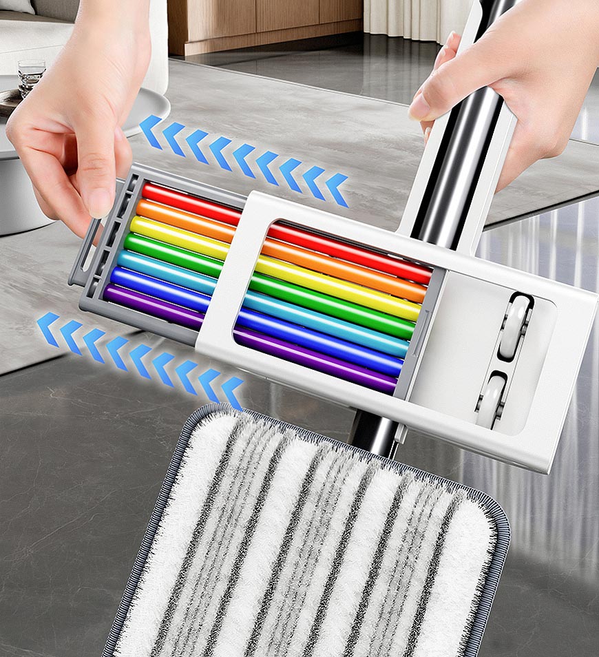 BlushBite® Flat Microfiber Mop with Integrated Wringing with 4 Microfiber Pads Z179